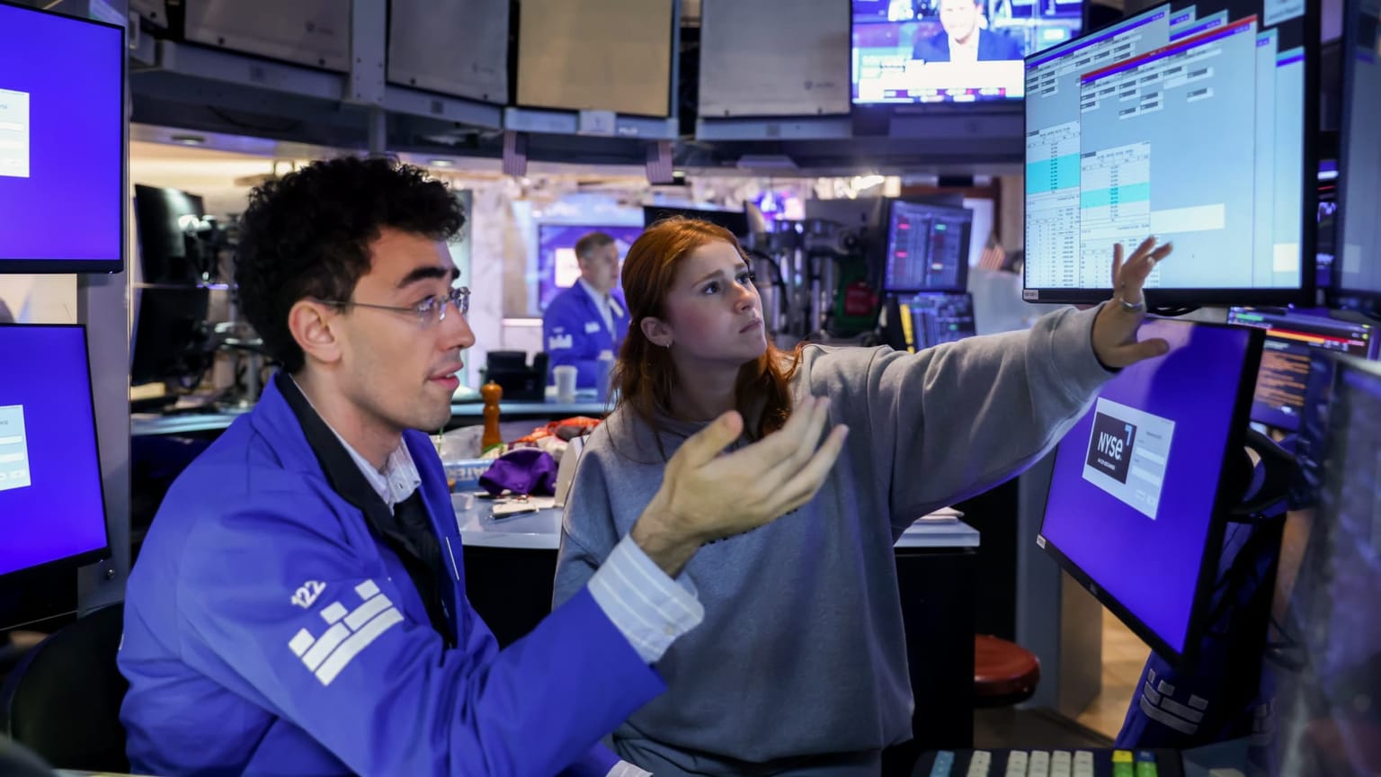 The opening bell scene on the floor of a stock exchange with traders and screens, marking the final session of July 2026 in which the S&P 500 and Dow closed at fresh highs on Amazon's roughly 15 percent surge while Apple sank about 9 percent and Treasury yields spiked to multi-year highs