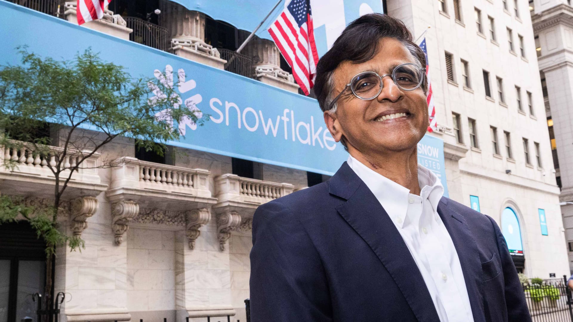 Snowflake corporate signage illustrating the May 28 2026 ThriveInMarkets morning analysis as the data cloud company's shares jumped as much as 36 percent in extended trading after announcing a 6 billion dollar commitment to Amazon Web Services over five years alongside a strong fiscal Q1 earnings beat with revenue of 1.39 billion dollars up 33 percent year over year against 1.32 billion consensus and adjusted EPS of 0.39 dollars against 0.32 consensus and Q2 product revenue guidance of 1.415 to 1.420 billion dollars driving the largest single-day extended hours move in the cloud software complex this earnings season as the company expands use of Amazon Graviton chips and cloud-based GPUs for AI workloads