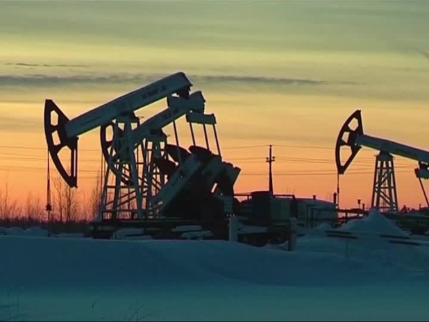 Oil pumpjacks silhouetted against a sunset sky, used as the ThriveInMarkets morning analysis hero for Tuesday September 1 2026, when West Texas Intermediate extended toward 86.70 dollars and Brent held above 91 dollars after Sunday US strikes on Iranian launchers at Larak Island, a UKMTO report of a tanker hit leaving Hormuz, and overnight E-mini S&P 500 futures near 7,698 against Monday's 7,686 cash close