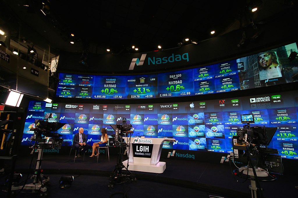 The Nasdaq MarketSite studio in Times Square with curved quote boards and CNBC cameras, used as the ThriveInMarkets morning analysis inline image for Wednesday October 7 2026, when overnight E-mini S&P 500 December futures sat near 7,875 against Tuesday's 7,818.93 cash record and FOMC minutes are due at 18:00 UTC