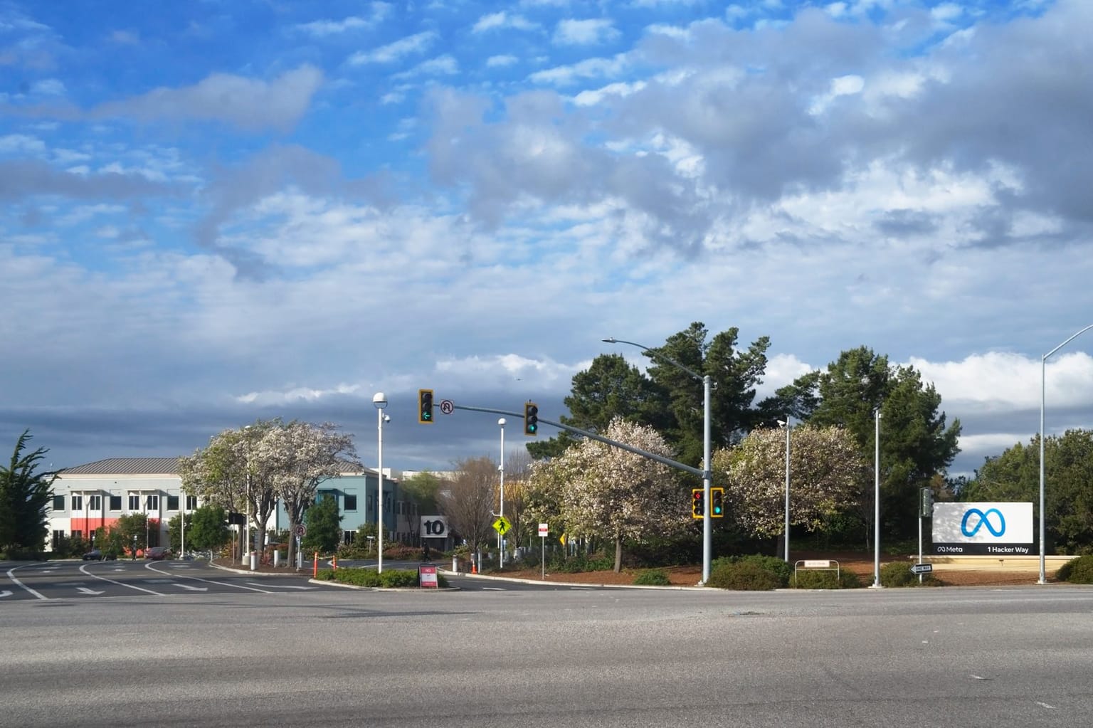 Meta headquarters sign at 1 Hacker Way in Menlo Park, morning analysis for Oct 22 2026