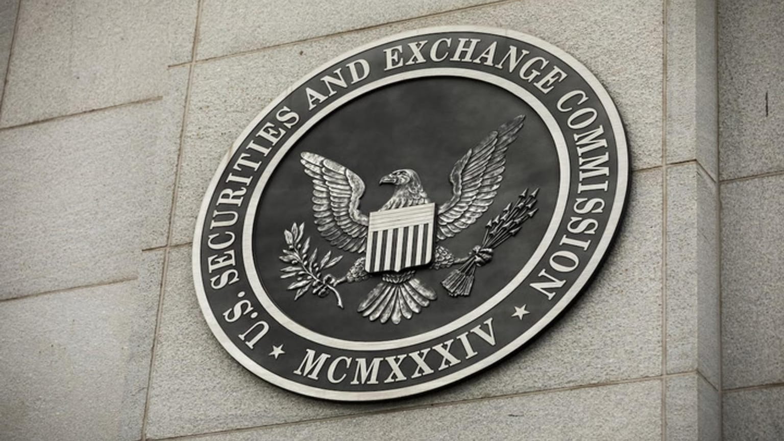 The official seal of the US Securities and Exchange Commission on the agency's Washington stone facade, marking the ThriveInMarkets weekly markets roundup for the week of August 9 to 15 2026, when the SEC abruptly canceled its Friday open meeting on Regulation Crypto and a planned innovation exemption for tokenized stocks, even as Goldman Sachs agreed to buy NEOS Investments for up to 2.25 billion dollars and Fidelity asked to stake up to 100 percent of its Ethereum fund, while the S&P 500 booked a third straight weekly gain after a first close above 7,800